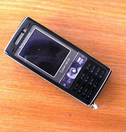 K800i Sony Ericsson 3G phone with 3.2 megapixel Camera Bargain of the week Free postage