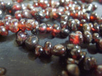 Garnet Chips, 20cm String.