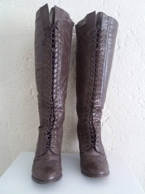 Knee High Lace up Brown Boots 6