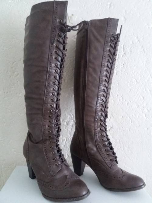Knee High Lace up Brown Boots 6