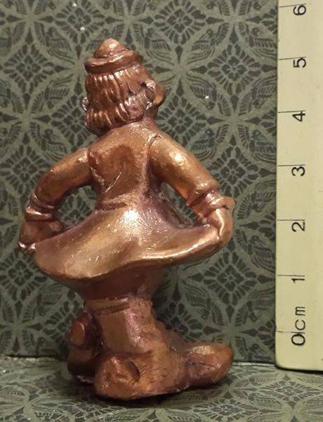 Small, detailed and heavy figurine