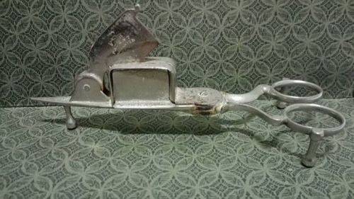 Estate VR Patent warranted Scissors Candle Snuffer Snuff Wick Trimmer Silver Tone