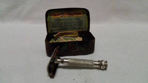 Small lady razor in tin - Look!