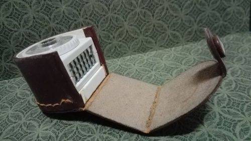 BEWI  LIGHT METER IN HOLDER