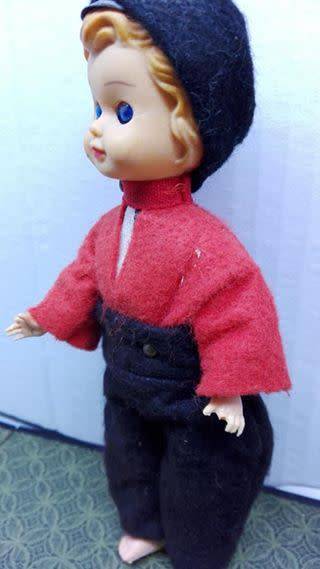 Small doll -- Pretty!