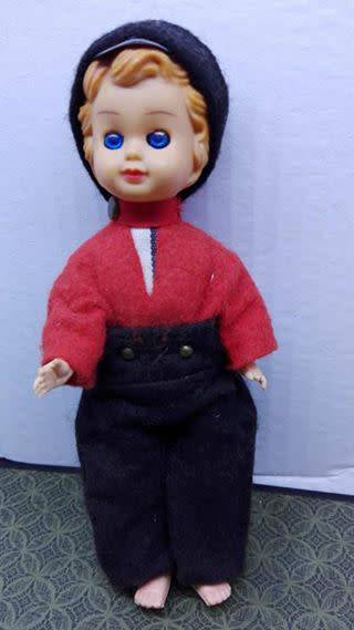 Small doll -- Pretty!
