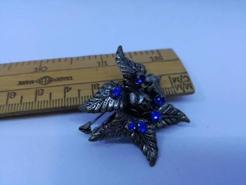 Lovely blue stone accent brooch! - Look!