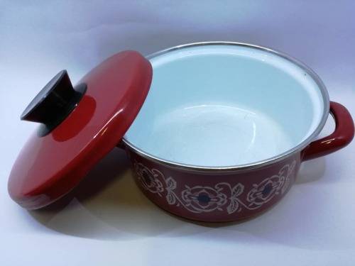 Lovely  heavy red pot! Look!!