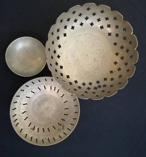 Set of brass bowls