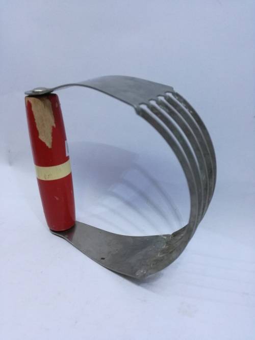 Stunning vintage Skyline pastry blender