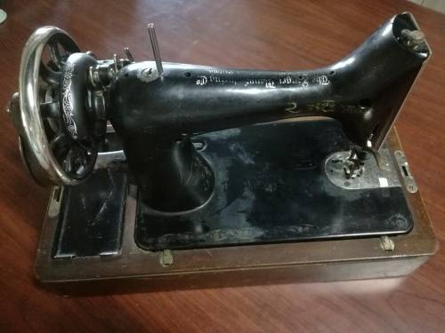 Singer manual sewing machine ED 167458