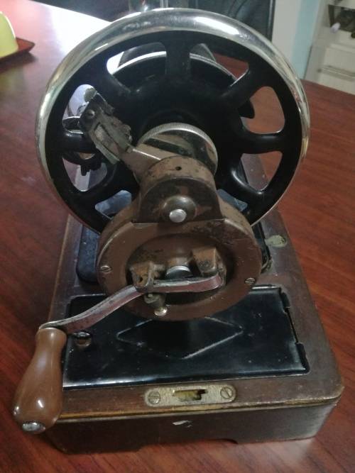 Singer manual sewing machine ED 167458