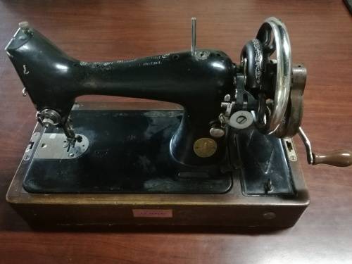 Singer manual sewing machine ED 167458