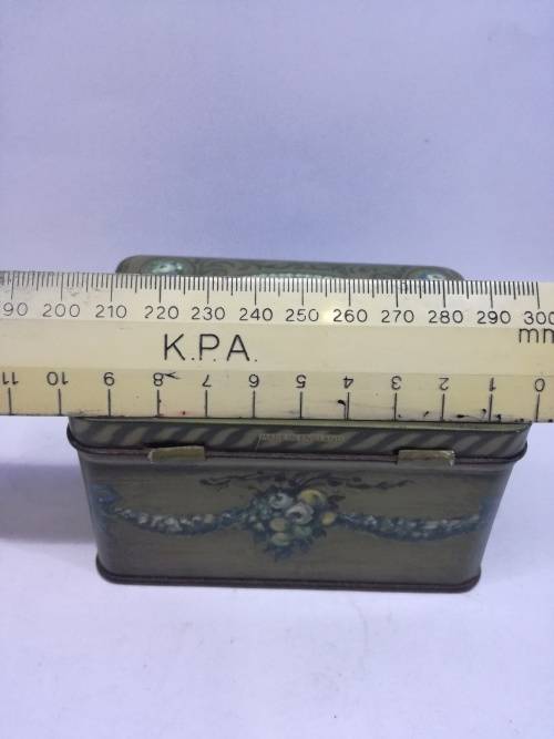 VINTAGE tin