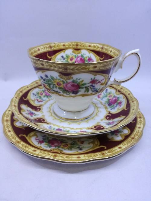Royal Albert Lady Hamilton trio