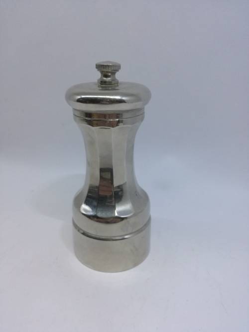 Small pepper mill - no markings