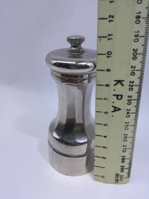 Small pepper mill - no markings