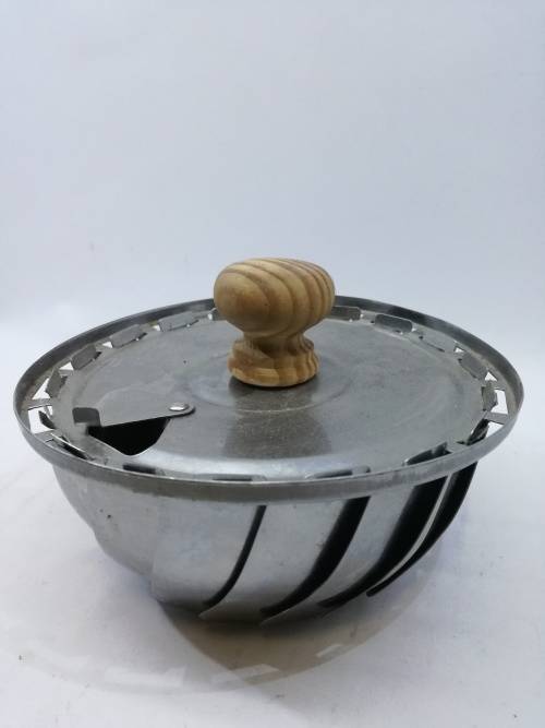 Adjustable lid