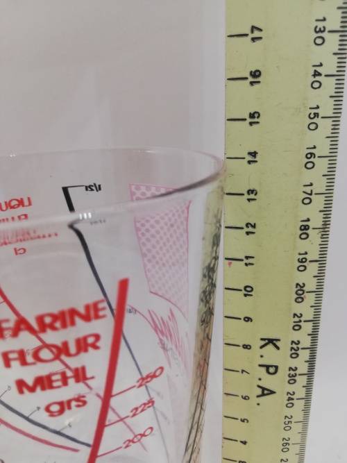 Curling cuisine France measuring glass vintage
