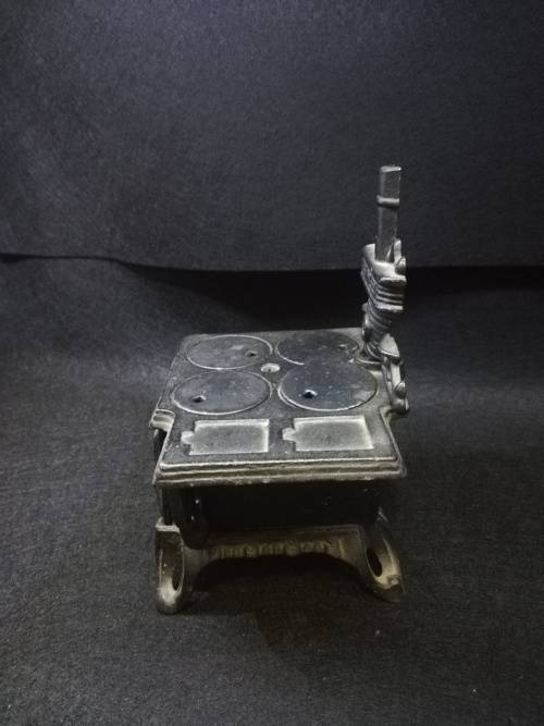 Miniature Antique Cast Iron Queen stove -  Salesman Sample