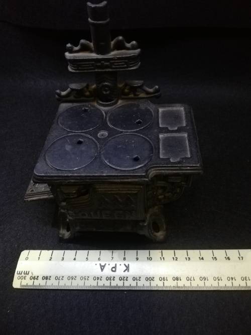 Miniature Antique Cast Iron Queen stove -  Salesman Sample