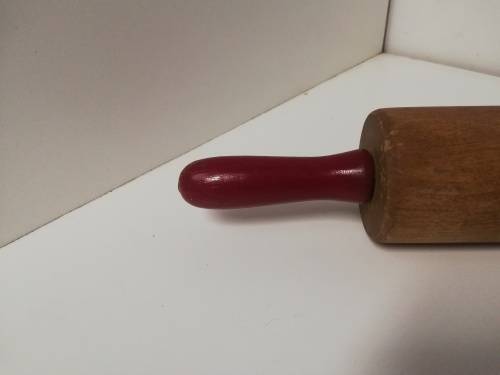 Cake roller with red handles