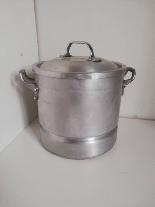 Vintage aluminum stock pot with small triangle pots to fit inside! Heavy duty