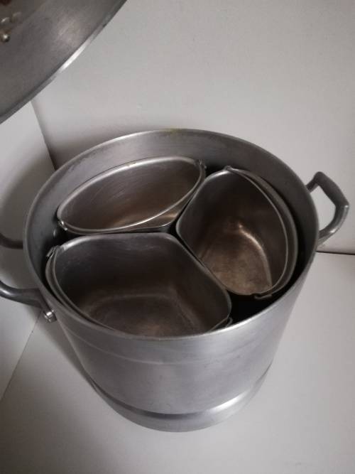 Vintage aluminum stock pot with small triangle pots to fit inside! Heavy duty