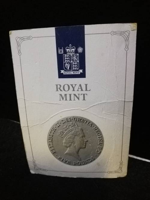 HM Queen Elizabeth The Queen mother`s 90th Birthday Commemorative 5 pound coin