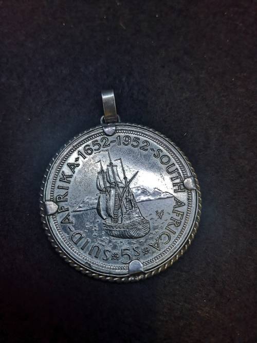 George VI 5 Shilling 1952 SOUTH AFRICA silver coin in STERLING SILVER Pendant setting