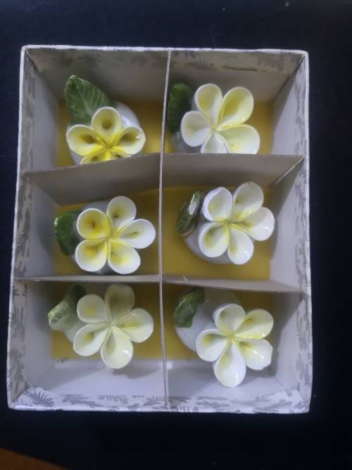 Vintage place setting flowers - note one has damage
