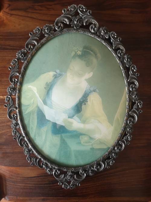 Vintage ornate metal frame with concave glass! Look!