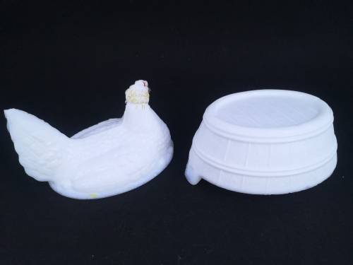 Milk glass chicken trinket - note the damage please