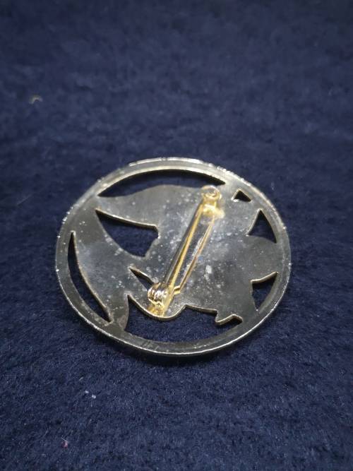 vintage enameld brooch