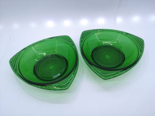Vintage emerald green glass bowls