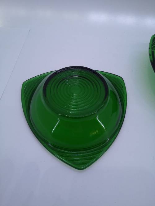 Vintage emerald green glass bowls
