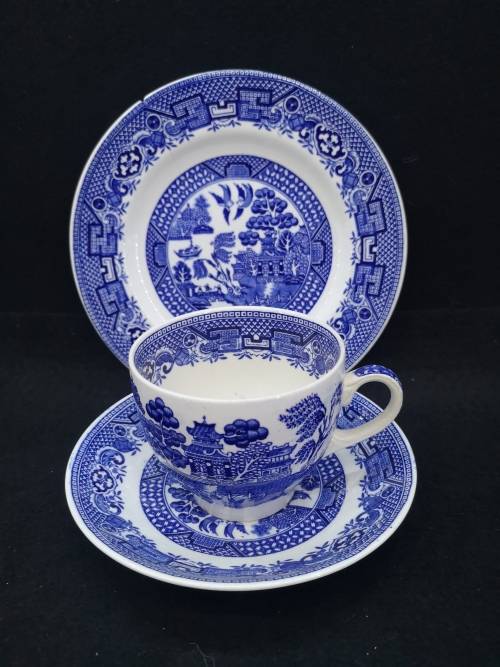 Swinnertons Staffordshire England Trio `Old willow`