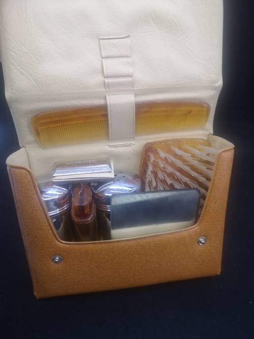 Vintage Traveling toiletry bag with razor