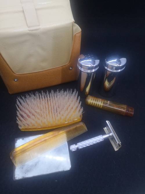 Vintage Traveling toiletry bag with razor