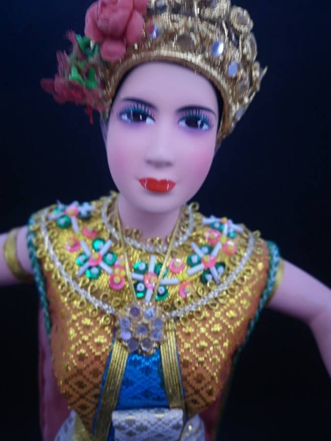 Asian Art Factory LTD. Piya doll Thailand vinyl or rubber dancing lady