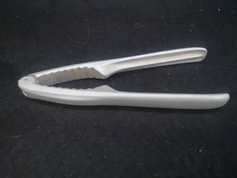 Aluminum nut cracker