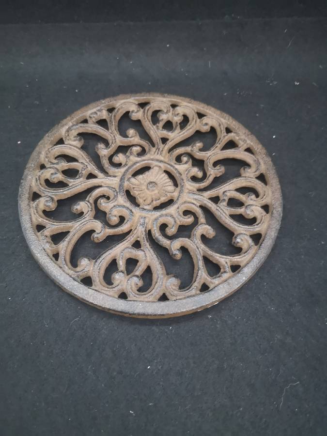 Cast iron pot stand