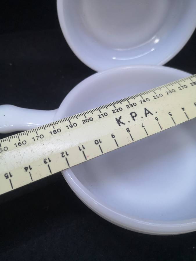 Milk glass Glassbake dishes