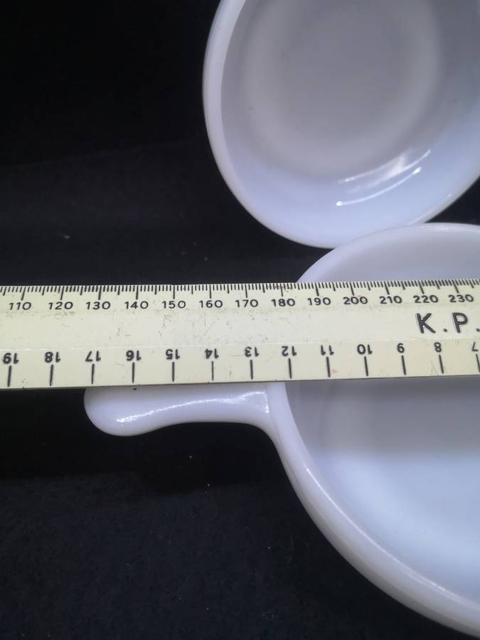 Milk glass Glassbake dishes