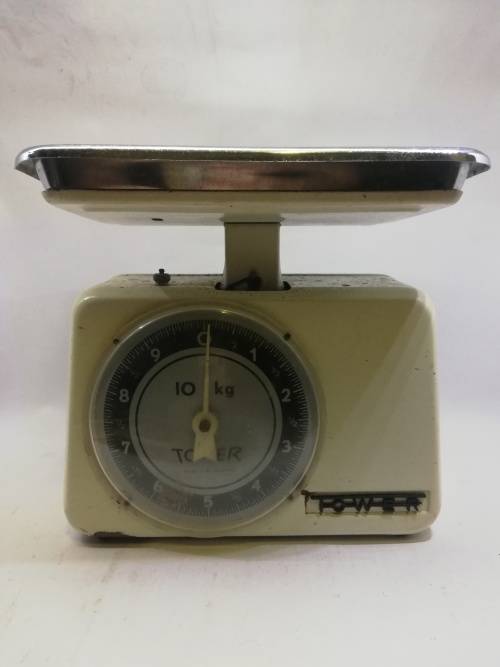 Tower kitchen scale