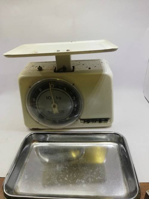 Tower kitchen scale