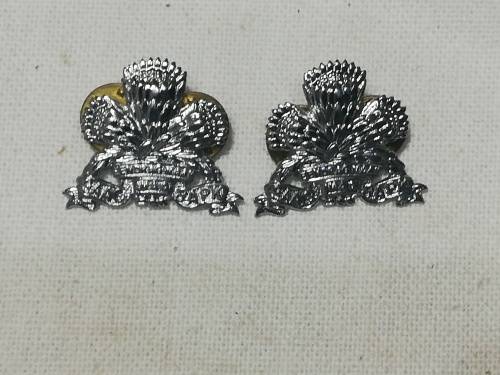 SA ARMOUR CORP COLLAR BADGE SET