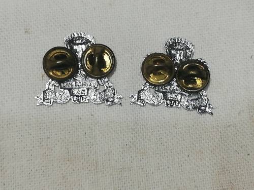 SA ARMOUR CORP COLLAR BADGE SET