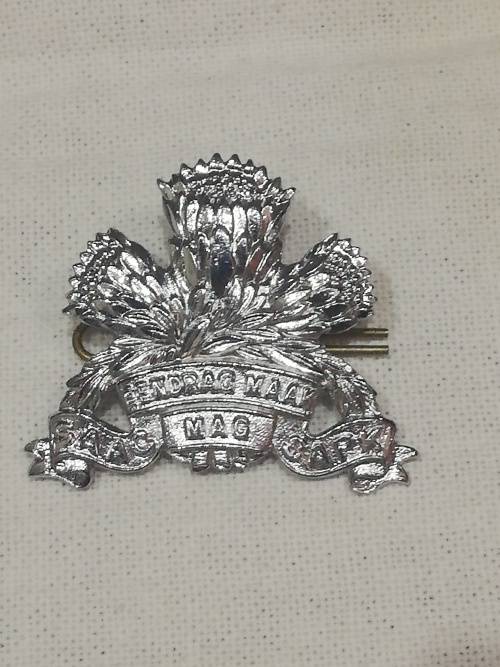 SA ARMOUR CORPS CAP BADGE WITH LUGS
