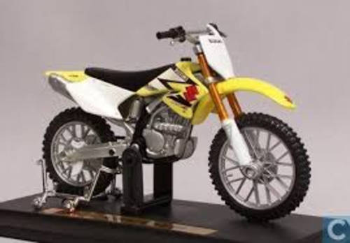 Suzuki RM-Z 250 by Maisto:  Scale 1:18
